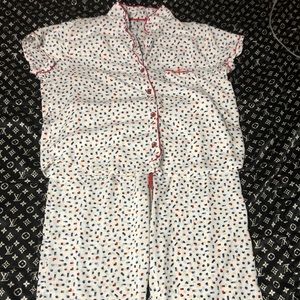 Tommy Hilfiger short sleeve capri pajama set. XL